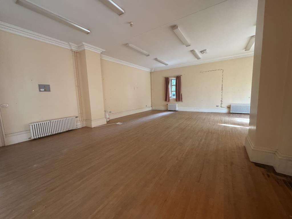 Lot: 82 - MANSION VILLA LOCATED IN CITY CENTRE PARK - Ceremony room two